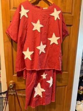 NWT! Blue velvet brickRed Star Appliqué linen set - Relaxed Two-Piece